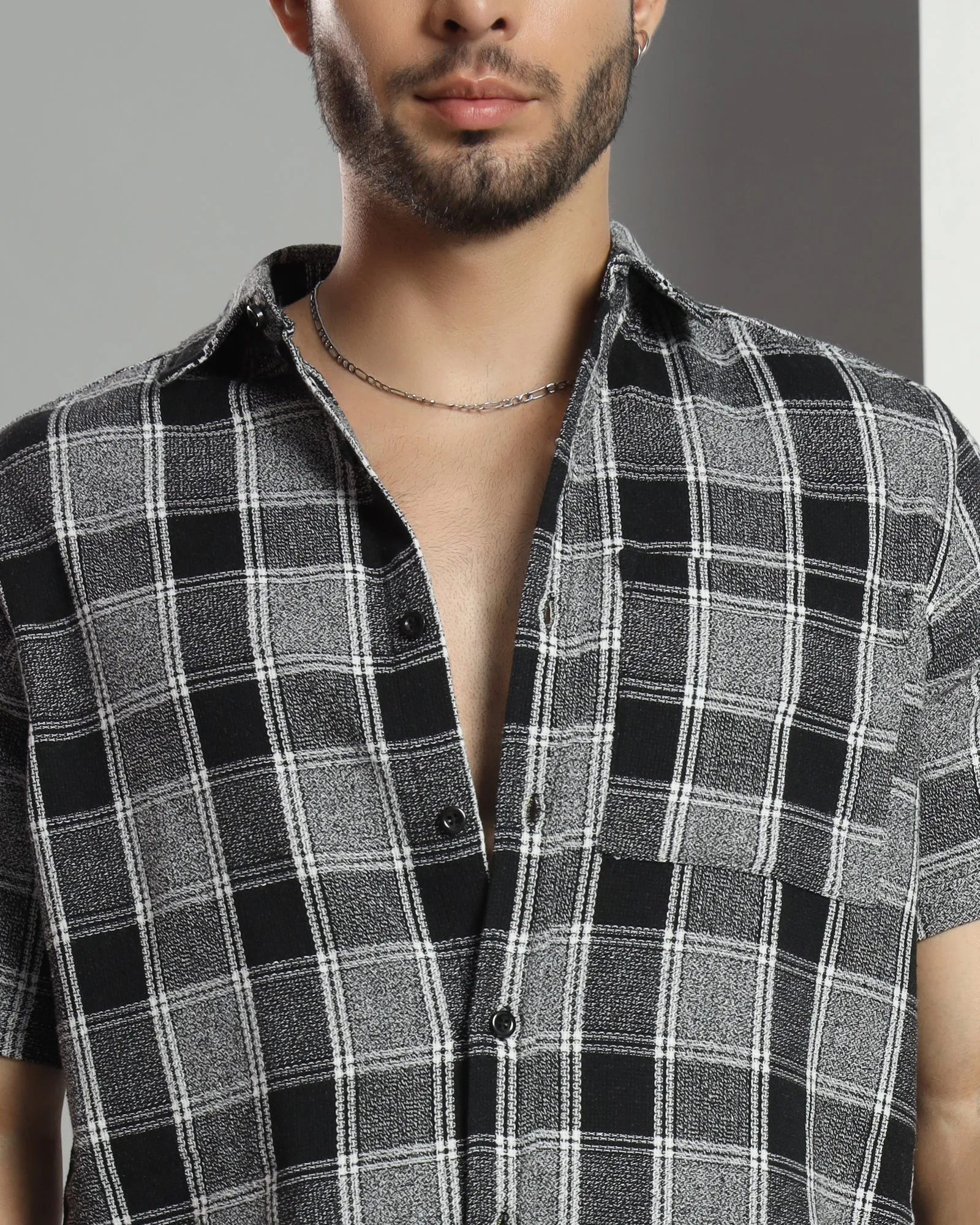 Chimpaaanzee Men Grey & Black Regular Fit Shirt
