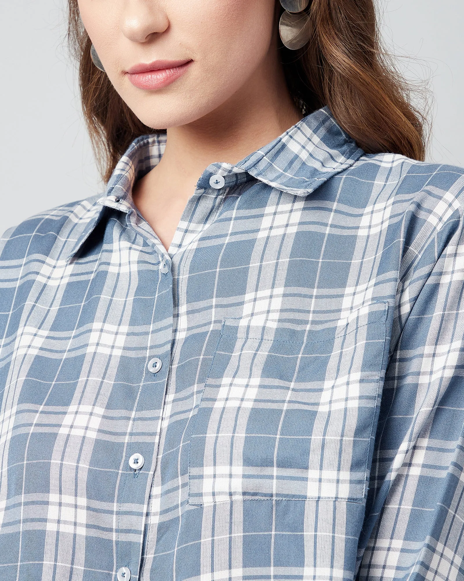 Chimpaaanzee Women Viscose Blue and White Drop Shoulder Crop Shirt