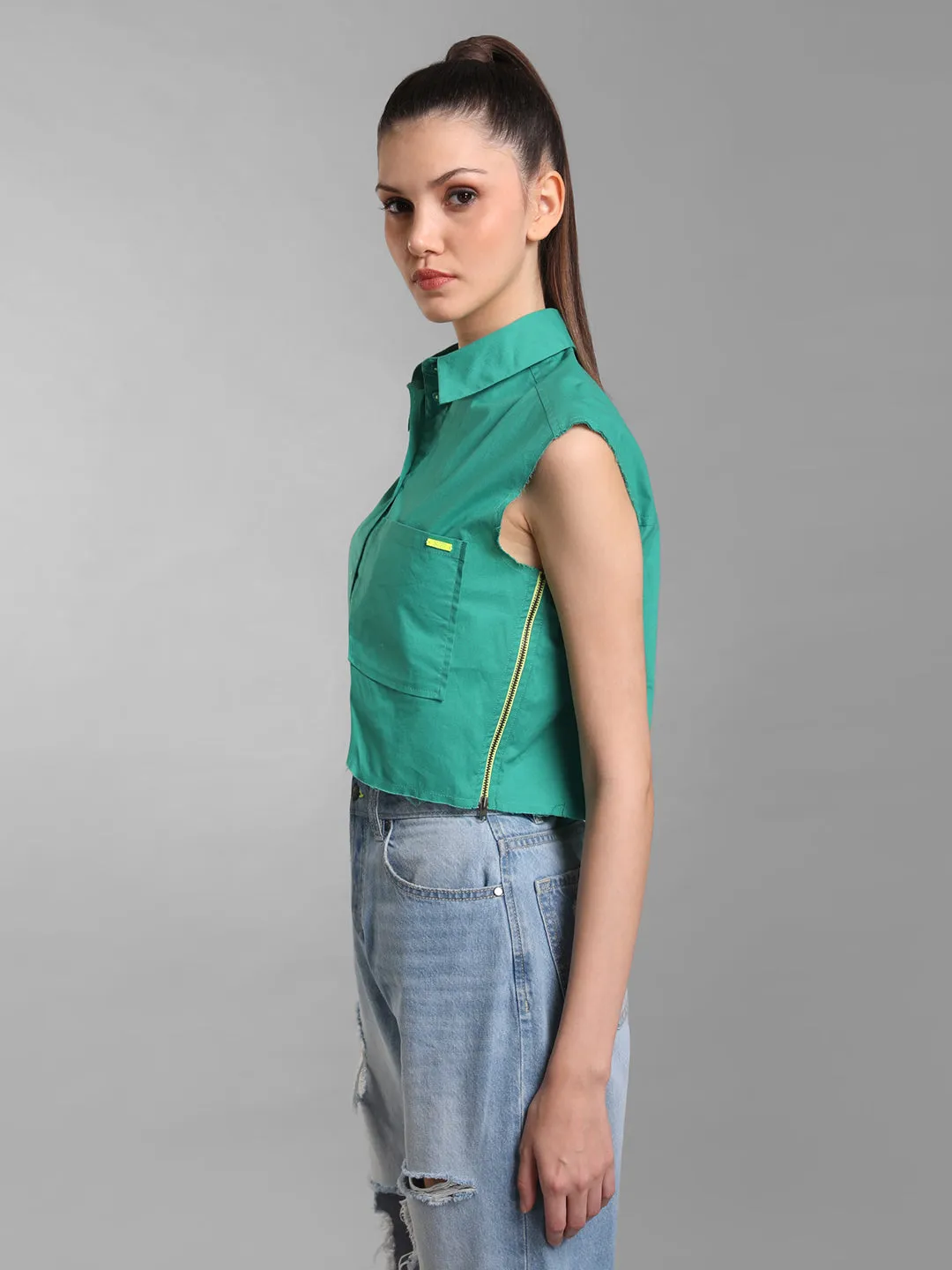 Sleeveless Boxy Shirt With Zipper Detail